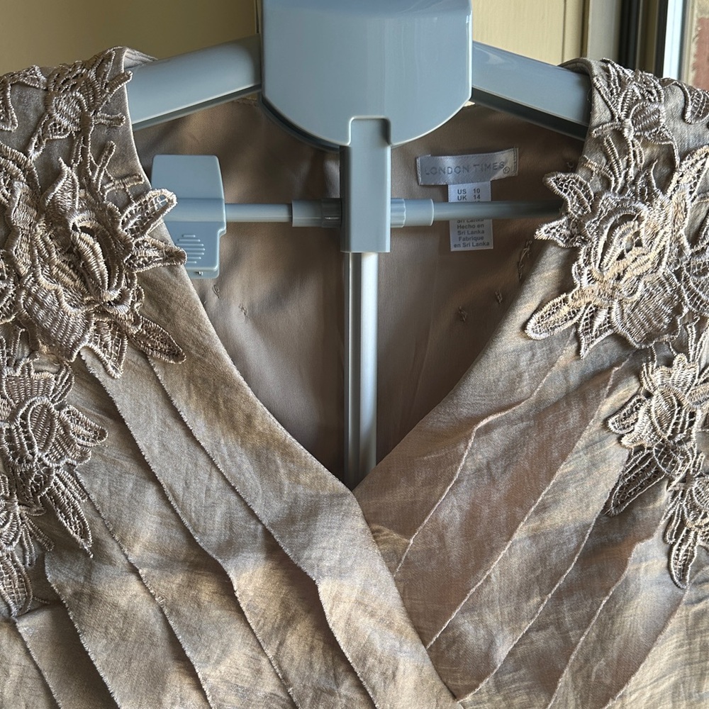 Beautiful London Times champagne Lace Mini Cocktail Dress - Picture 5 of 12